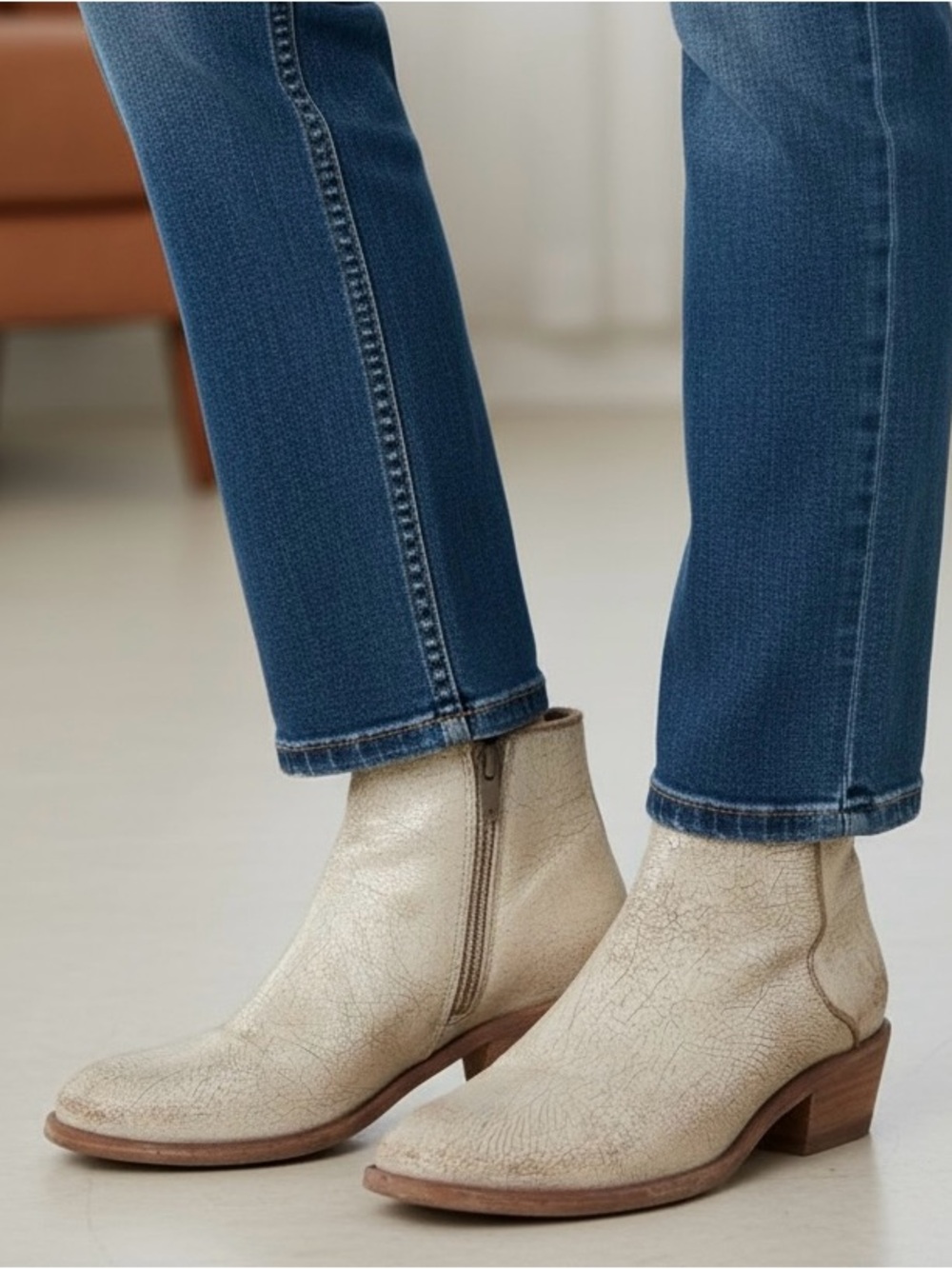 Frye Carson Piping Western Bootie Women 7.5 in Off White Distressed Finish
